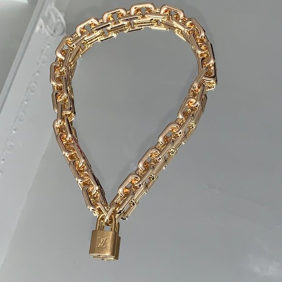 COPY - Louis Vuitton Padlock Chunky Curb Chain Necklace - Picture 4 of 4